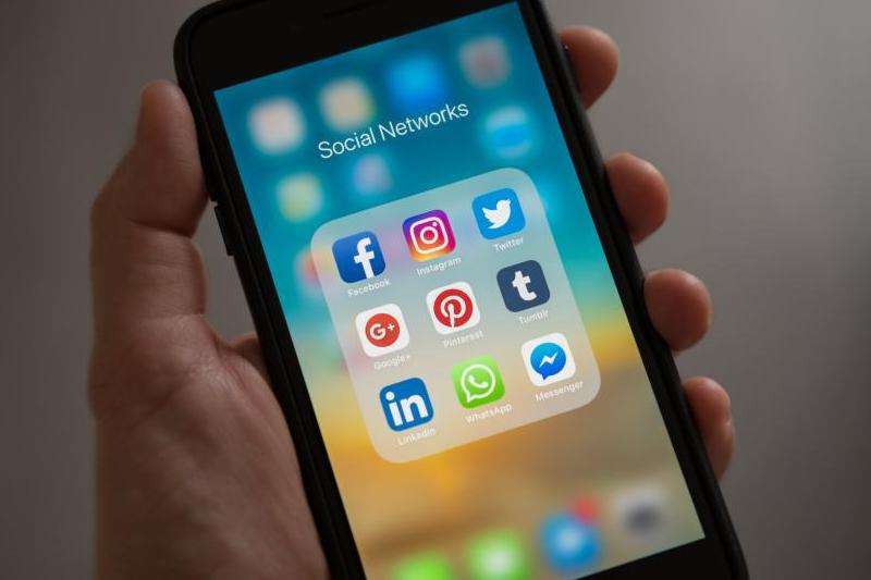 解析在Facebook上售卖商品的法律问题和合规要求